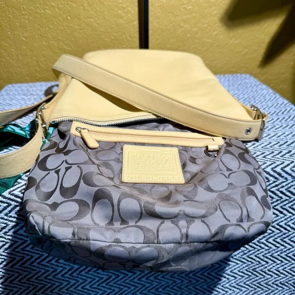 Vintage Coach Legacy Slim Duffle & Wristlet Set - Butter Yellow - 9326 - Picture 9 of 14